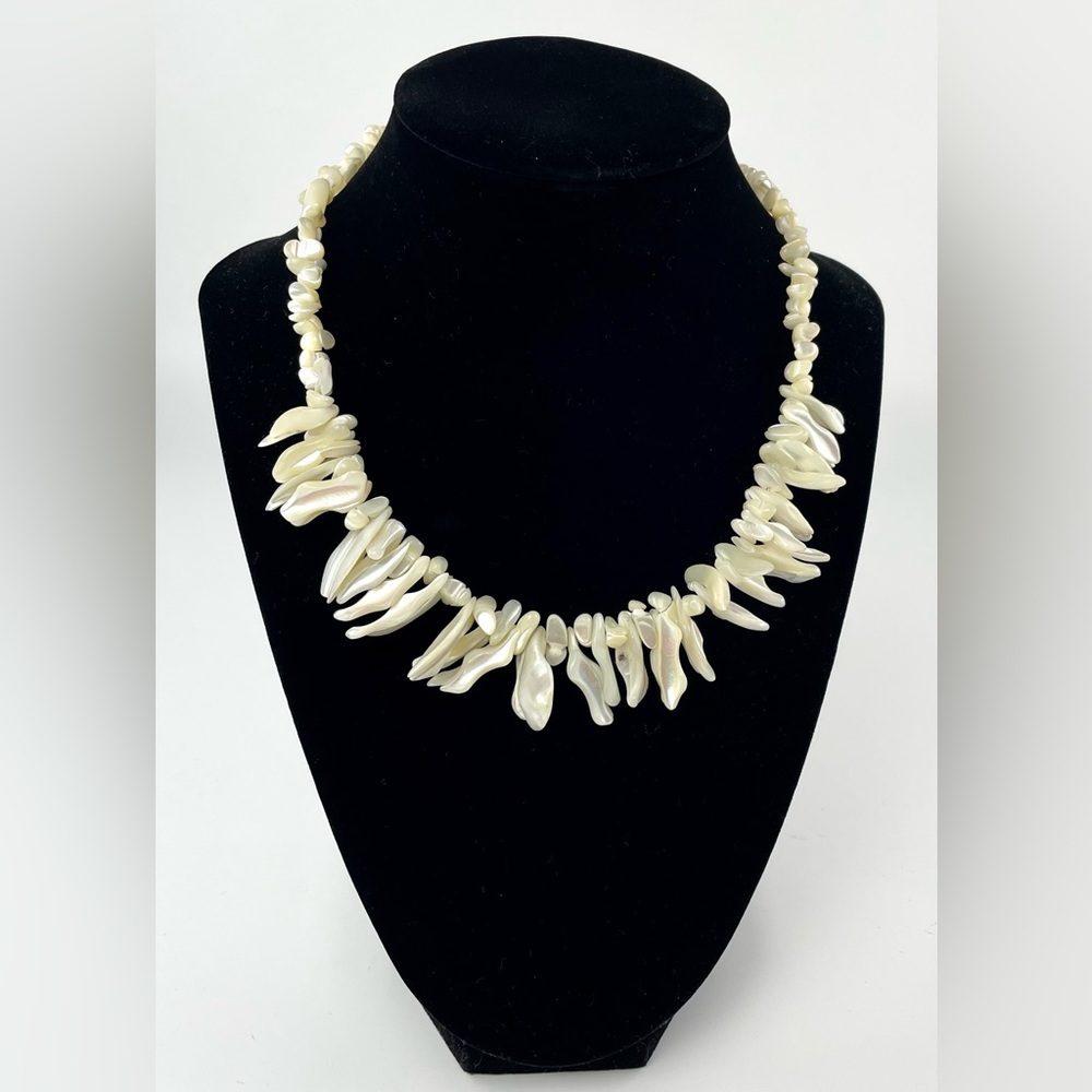 Vintage Mother of Pearl Shell Necklace 16” Screw Clasp